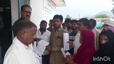 अजयगढ़: ग्राम कटर्रा के दर्जनों ग्रामीणों ने CM के नाम SDM को सौंपा ज्ञापन, की पीएम आवास योजना का लाभ दिलाने की मांग