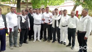 मिर्ज़ापुर: जिला अस्पताल में साइकिल स्टैंड में साइकिल का ₹10 लगने व अन्य मांगों को लेकर अधिवक्ताओं ने कलेक्ट्रेट में किया प्रदर्शन