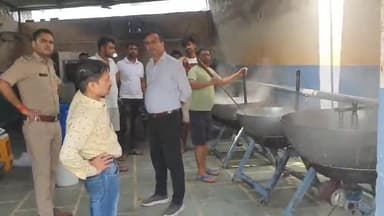 मुरैना नगर: नावली और नगरा गांव में फूड, औषधि और पुलिस विभाग ने संयुक्त रूप से की कार्रवाई, लोए दूध डेयरियों के सैंपल लिए