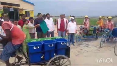 थावे: फुलूगनी पंचायत में बीडीओ ने स्वच्छता अभियान के तहत कचरा उठाव के लिए गाड़ियों को रवाना किया