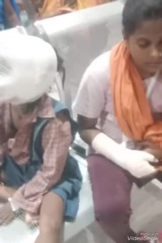 मिर्ज़ापुर: बसेवरा गांव के सामने ऑटो और बाइक की टक्कर में ऑटो पलटने से एक दर्जन से अधिक स्कूल के बच्चे हुए घायल