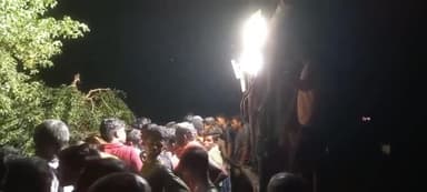 खड़गपुर: साधु बाबा स्थान के समीप लोहची निवासी दो छात्र बाढ़ के पानी में डूबे, देर रात तक रेस्क्यू जारी