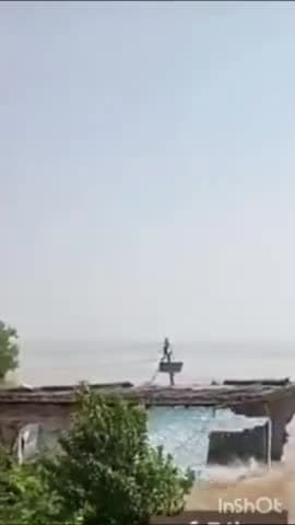 मटिहानी: सिंघपुर गाँव में गंगा में कटाव के कारण एक दर्जन से अधिक घर गंगा में विलीन हो चुके हैं