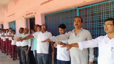 यादव+2 उ.वि. परशुराम नगर छुलकार के प्रखंड शिक्षा पदाधिकारी, प्रधानाध्यापक, शिक्षक एवं छात्र/छात्राओं ने ली शपथ