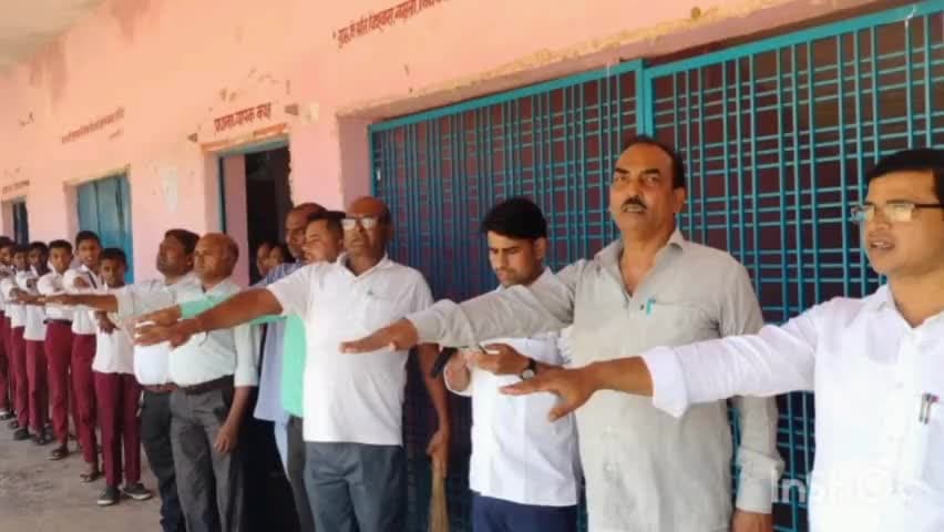 यादव+2 उ.वि. परशुराम नगर छुलकार के प्रखंड शिक्षा पदाधिकारी, प्रधानाध्यापक, शिक्षक एवं छात्र/छात्राओं ने ली शपथ