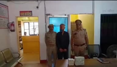 हाथरस: कोतवाली हाथरस गेट पुलिस ने टुकसान निवासी एक अभियुक्त को किया गिरफ्तार, कब्जे से 12 पव्वे अवैध देसी शराब बरामद