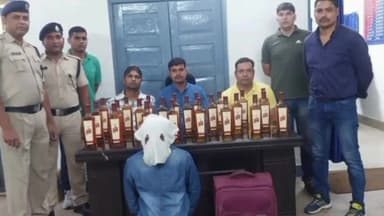 कांके: रांची के हटिया रेलवे स्टेशन से आरपीएफ ने अवैध शराब के साथ एक व्यक्ति को किया गिरफ्तार