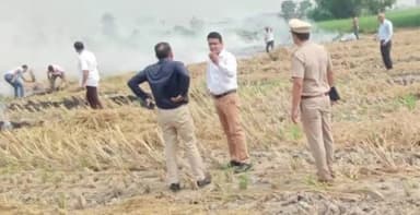 करनाल: पराली जलाने पर चार व्यक्तियों पर एफआईआर के आदेश, डीसी उत्तम सिंह ने कहा- पराली में आगजनी बर्दाश्त नहीं की जाएगी