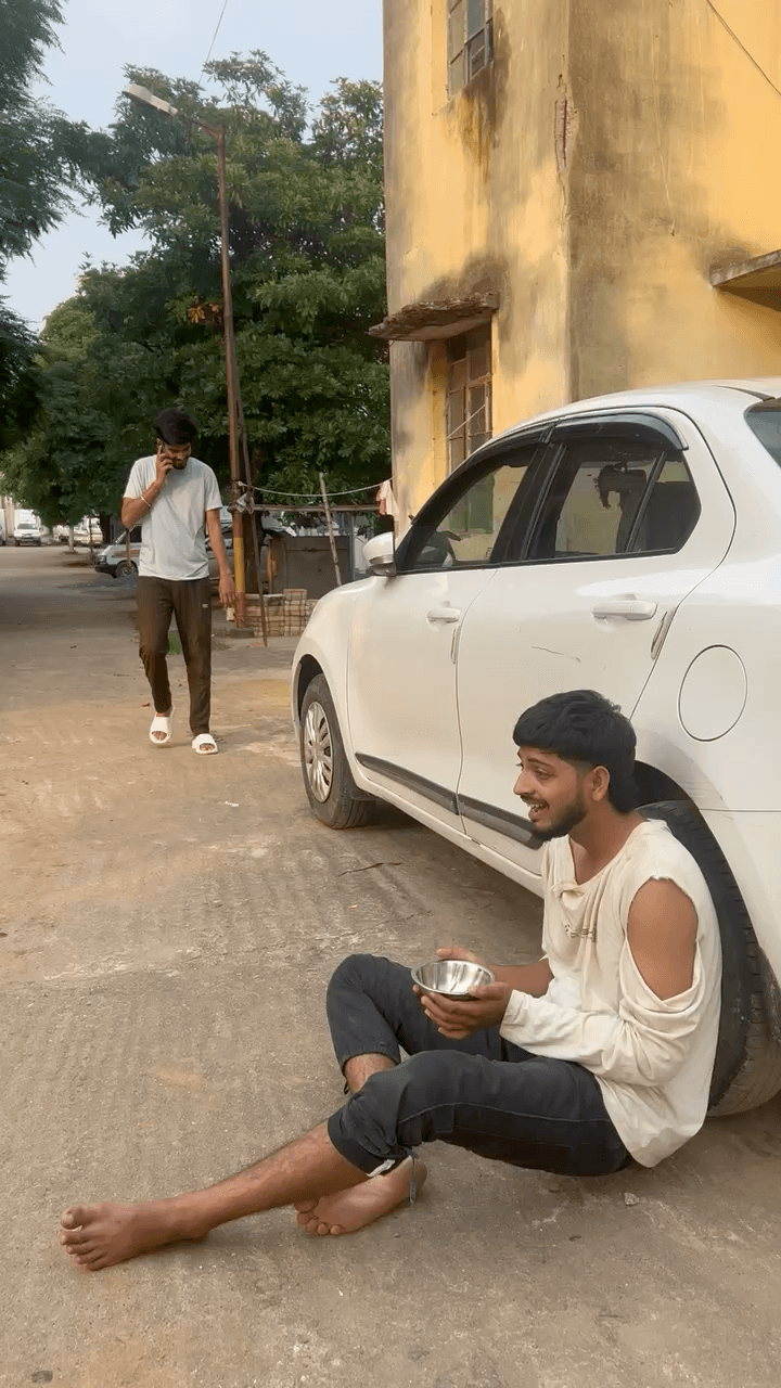 भिकारी को बेवक़ूफ़ बनाया गया 😂#comedyvideos #funnyvideos #vivekyadav