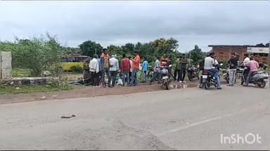 बटियागढ़: लुकायन के पास बाइक चालक अनियंत्रित होकर गिरा, बटियागढ़ स्वास्थ्य केंद्र लाया गया