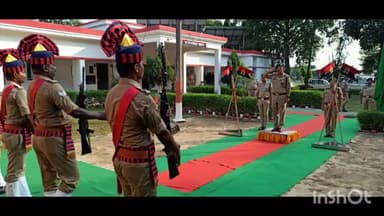 बलरामपुर: रिजर्व पुलिस लाइन में कानून व्यवस्था को लेकर पुलिस अधिकारियों के साथ डीआईजी ने किया बैठक