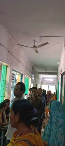 #नगर_परिषद_करार्पुर का #उप_स्वास्थ्य_केन्द्र पंचायत के समय का है। जिसमें गर्भवती महिलाए बुजुर्ग बच्चों उपचार में बहुत असुविधा हो रही है क्षैत्रीय विधायक जी कलेक्टर सर  निरीक्षण कर जनता को नगरीय क्षेत्र की सुविधाएं दिलाए जाये