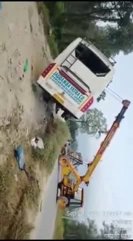 बस्सी: बस्सी क्षेत्र के तीर्थ यात्रियों से भरी बस नेपाल के नवलपुरा में पलटी, 4 महिलाओं सहित 7 गंभीर घायल