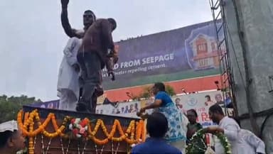 धनबाद/केंदुआडीह: पूजा टॉकीज़ स्थित शहीद राजू यादव स्मारक पर मनाई गई राजू यादव की 35वीं पुण्यतिथि, लोगों ने दी श्रद्धांजलि