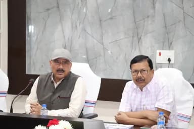 सिमडेगा: सिमडेगा डीसी की अध्यक्षता में समाहरणालय सभा कक्ष में ग्रामीण विकास, पंचायती राज सहित अन्य विभागों की समीक्षा हुई