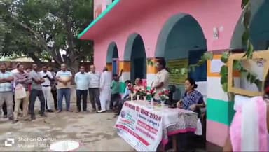 घोसी: शाहपुर उच्च माध्यमिक विद्यालय में संध्या चौपाल लगाकर स्वच्छता का अलख जलाने का प्रयास किया गया