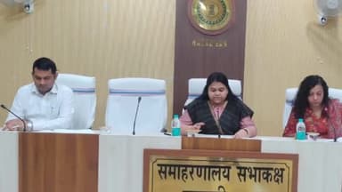 हज़ारीबाग: उपायुक्त ने मनरेगा योजना एवं प्रधानमंत्री आवास योजना की प्रगति की समीक्षा की