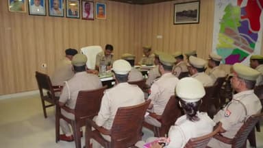 मिलक: अपर पुलिस अधीक्षक ने मिलक कोतवाली का औचक निरीक्षण किया सभी पुलिस अधिकारियों कर्मचारियों को को दिए जरूरी निर्देश