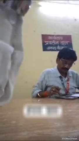 मिर्ज़ापुर: बिजली विभाग के प्रवर्तन दल पर छापेमारी के बाद धन उगाही का वीडियो वायरल, पीड़ित ने डीएम से शिकायत कर कार्रवाई की मांग की