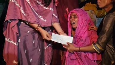 डेहरी: रेल पुल के समीप सोन नदी में डूबे बच्चे का शव भुसहुला से मिला, CO ने परिजनों को आपदा राहत के तहत ₹4 लाख का चेक दिया