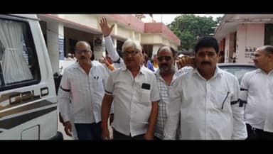 सहजनवा: सहजनवा तहसील के अधिवक्ताओं ने न्यायिक कार्य से विरत रहकर काली पट्टी बांध कर किया प्रदर्शन