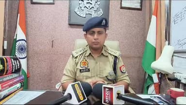 आगरा - ताजमहल पर पर्यटकों से धोखाधड़ी रोकने की पहल

पर्यटकों से धोखाधड़ी रोकने को पर्यटन पुलिस की पहल