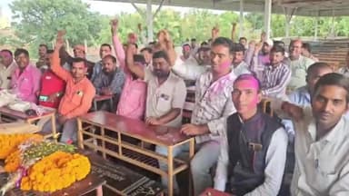 गिरिडीह: झारखंड पशुपालन एआई कर्मचारी संघ का का हड़ताल समाप्त,सफल वार्ता पर किरण पब्लिक स्कूल में मनाई गई खुशियां