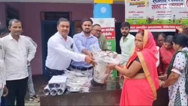 बरखेड़ा नगर पंचायत अध्यक्ष श्याम बिहारी भोजवाल द्वारा आंगनबाड़ी केंद्रों का बर्तन वितरण किया गया ।