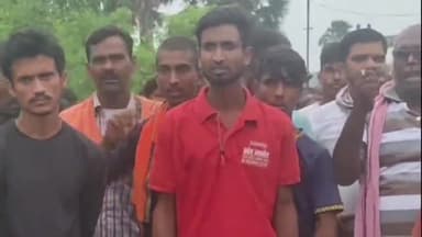 बिहार: राजा कुआं गांव में बिजली के करेंट से एक किसान की मौत, गुस्साए ग्रामीणों ने किया सड़क जाम