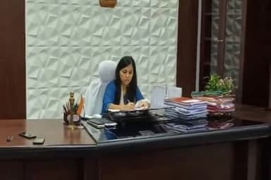 सासाराम: समाहरणालय में डीएम उदिता सिंह ने लगाया जनता दरबार, कई फरियादियों ने डीएम के समक्ष सुनाई अपनी फरियाद