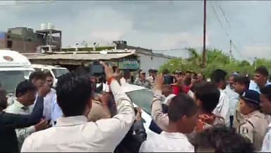 #बिरनपुर_कांड
बिरनपुर में हुए खूनी संघर्ष में पीड़ितों की न्याय की मांगो लेकर आंदोलनरत ।