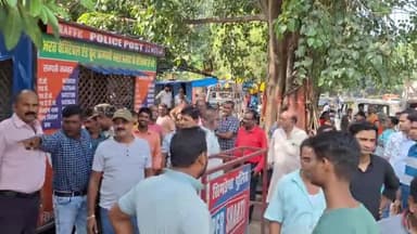 सिमडेगा: सिमडेगा झूलन सिंह चौक में ट्रैफिक पुलिस पर बदतमीजी का आरोप लगाकर भाजपा नेताओं ने काटा बवाल