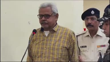 गिरिडीह: भाकपा माओवादी का दस लाख का ईनामी नक्सली रामदयाल महतो उर्फ बच्चन दा गिरिडीह पुलिस के समक्ष हुआ आत्मसमर्पण