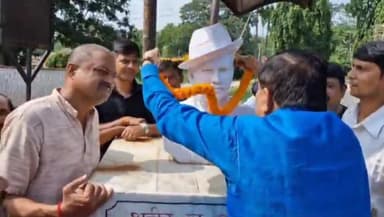 धनबाद/केंदुआडीह: जगजीवन नगर में भगत सिंह की जयंती पर भाजपा विधायक राज सिन्हा ने प्रतिमा पर किया माल्यार्पण