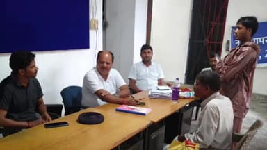 नौतन: नौतन थाना परिसर में लगा जनता दरबार, तीन घंटे तक बैठे रहे अधिकारी, लेकिन नहीं आया एक भी फरियादी
