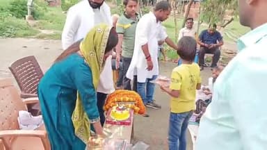 मोहनिया: सियापोखार में एलजेपी के राष्ट्रीय उपाध्यक्ष सह बिहार रत्न शिवम सिंह ने 100 बच्चों के बीच शिक्षा सामग्री बांटी