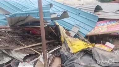 मिर्ज़ापुर: जिगना थाने के ओवर ब्रिज के पास अनियंत्रित ट्रेलर ट्रक तीन दुकानों में घुसा, लाखों का नुकसान, ट्रक चालक घायल