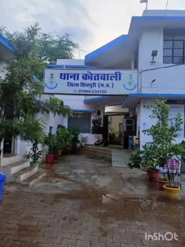 शिवपुरी नगर: गुरुद्वारा चौराहे पर तहसीलदार की कार और आईटीबीपी जवान की कार में हुई भिड़ंत