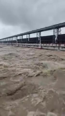 Nepal : कोशी ने दिखाया रौद्र रूप, कोशी एक बार फिर मचा सकती है तबाही,कोशी बराज के खोले गए 56 फाटक
#supaulupdate #Bihar