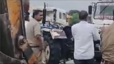 नरवल: रूमा में ट्रैक्टर और ट्रक के बीच हुई टक्कर, ट्रैक्टर चालक की मौके पर दर्दनाक मौत