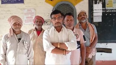 सुपौल: गढ़ बरुआरी रेलवे स्टेशन पर राज्यरानी ट्रेन आने के बाद युवा कांग्रेस के प्रदेश सचिव लक्ष्मण कुमार झा ने की प्रेस कॉन्फ्रेंस