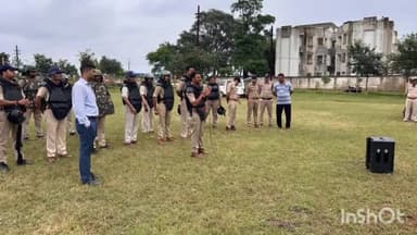 धार: पुलिस लाइन धार के परेड ग्राउंड में बलवा माॅक ड्रिल का किया गया अभ्यास