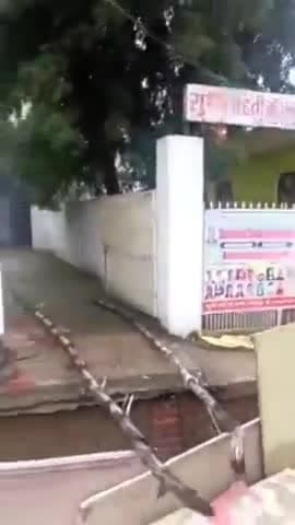 प्रतापगढ़: पट्टी: महुली के सुशीला देवी काॅन्वेंट स्कूल के सामने नाला टूटने से स्कूल का रास्ता बंद, प्रिंसिपल ने वीडियो जारी किया