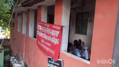 सासाराम: सासाराम में बिहार राज्य लोक स्वास्थ्य अभियंत्रण कर्मचारी संघ ने किया एक दिवसीय धरना प्रदर्शन