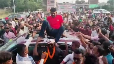 गिरिडीह: सिहोडीह आम बगान में आयोजित बदलाव संकल्प सभा में पहुंचे जेएलकेएम के केंद्रीय अध्यक्ष टाइगर जयराम महतो