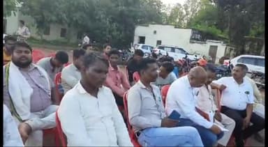 शाहनगर: शाहनगर थाना परिसर में शांति समिति की बैठक का हुआ आयोजन, थाना प्रभारी ने की अध्यक्षता