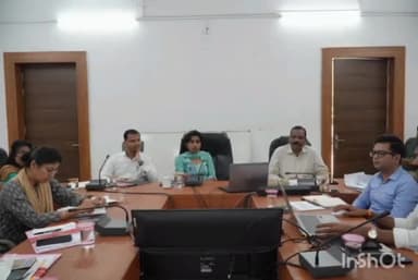 समय सीमा बैठक में कलेक्टर सुश्री संस्कृति जैन ने #सीएम_हेल्पलाइन एवं जनसुनवाई में प्राप्त शिकायतों की समीक्षा की।