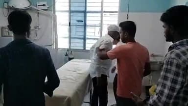 मोहनिया: भभुआ मोड कुदरा पर बनारस जाने के लिए खड़े व्यक्ति को आया चक्कर, सर और चेहरे पर आई चोट, लोगों ने पहुंचाया अस्पताल