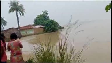 गायघाट: साठा गांव में बागमती नदी का सुरक्षा बांध टूटा, पानी की रफ्तार देख कई गांवों में मचा हड़कंप