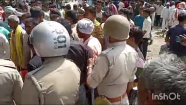 मिर्ज़ापुर: कोतवाली देहात क्षेत्र के चौसा मोड़ के पास हुई दुर्घटना के मामले में ग्रामीणों ने किया चक्का जाम, सरकारी बस के तोड़े शीशे